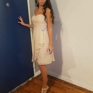 Strapless David’s Bridal dress with sweetheart neckline, size 2!

#davidsbridal